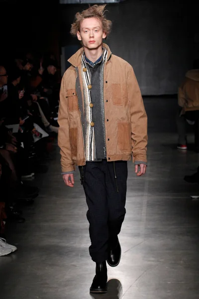 Look 17